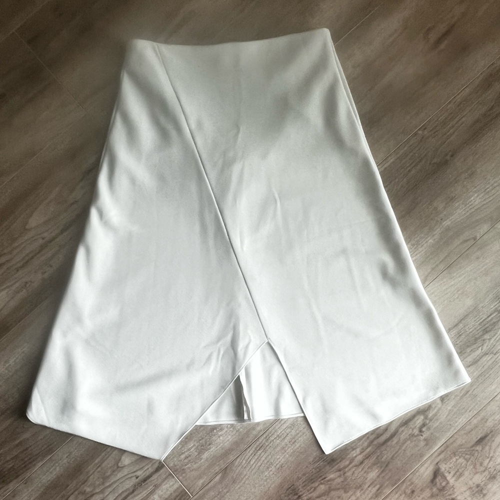 DKNY White Midi Skirt with angled skirt the front. Size 8